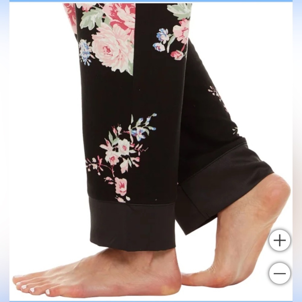 Black and Pink Floral Pajama Set with Long Sleeves 🌷 - Picture 6 of 7